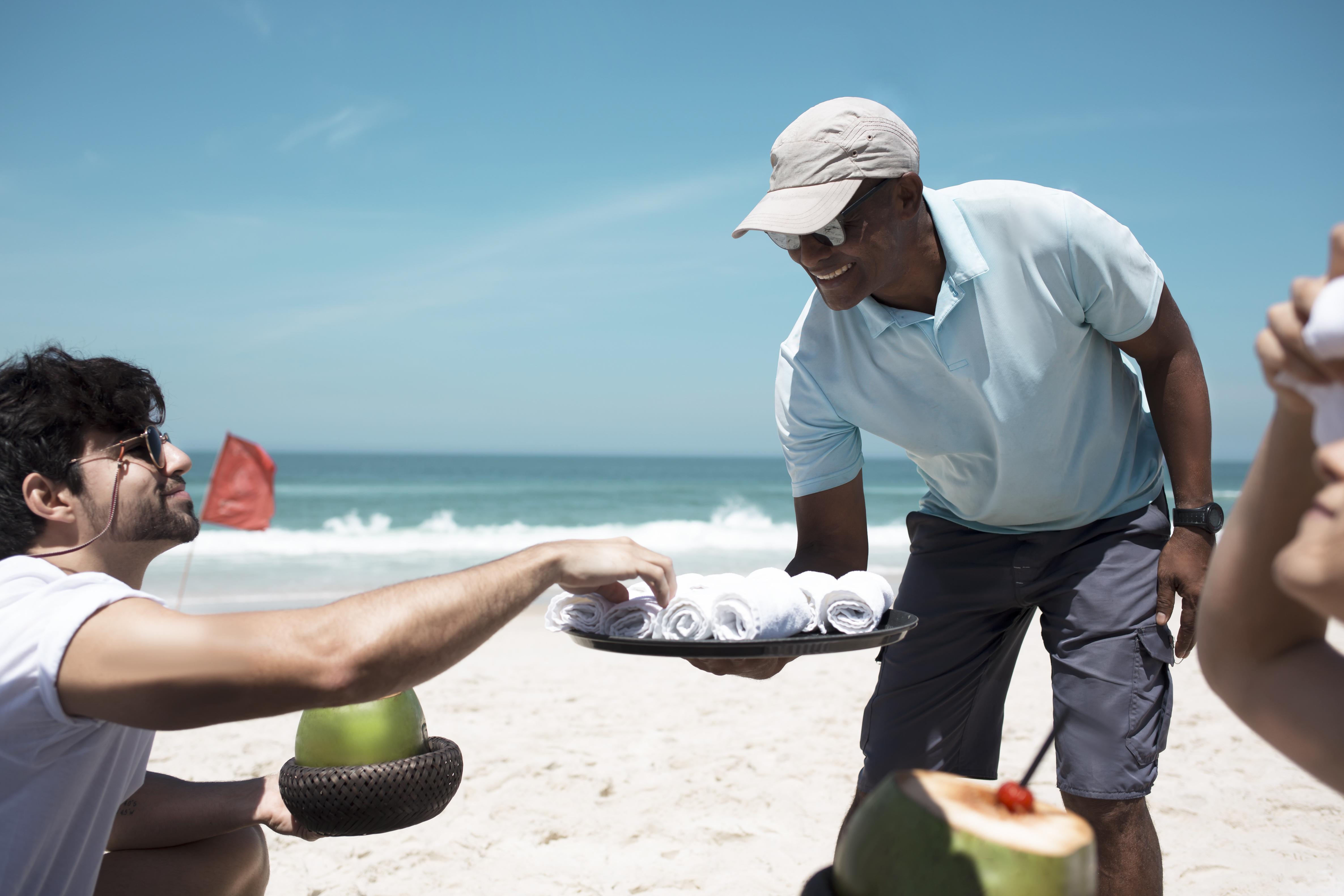 Lifestyle Laghetto Collection Hotel Rio de Janeiro Exterior foto A beach waiter in Cape Town, South Africa