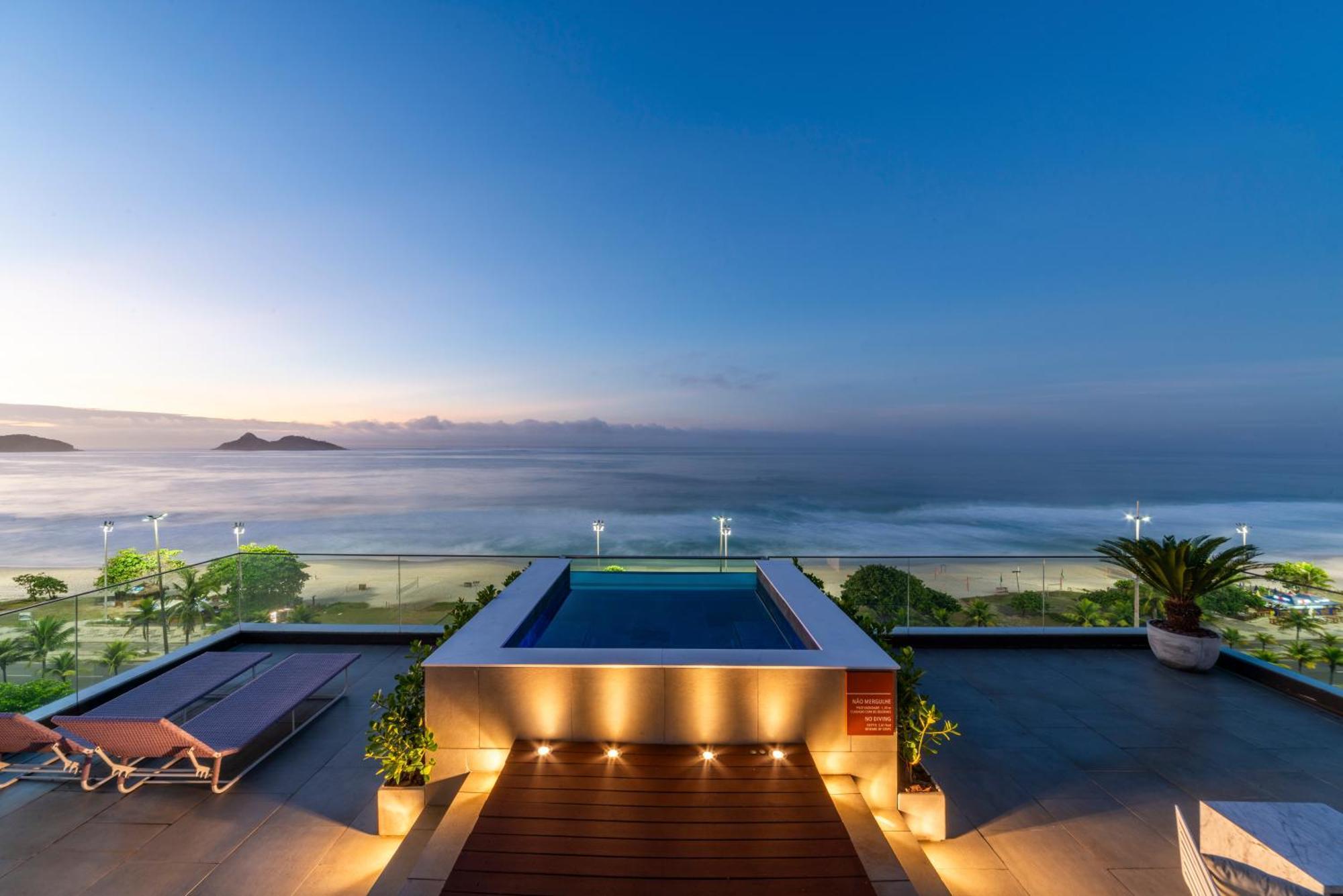 Lifestyle Laghetto Collection Hotel Rio de Janeiro Exterior foto The rooftop pool at the hotel