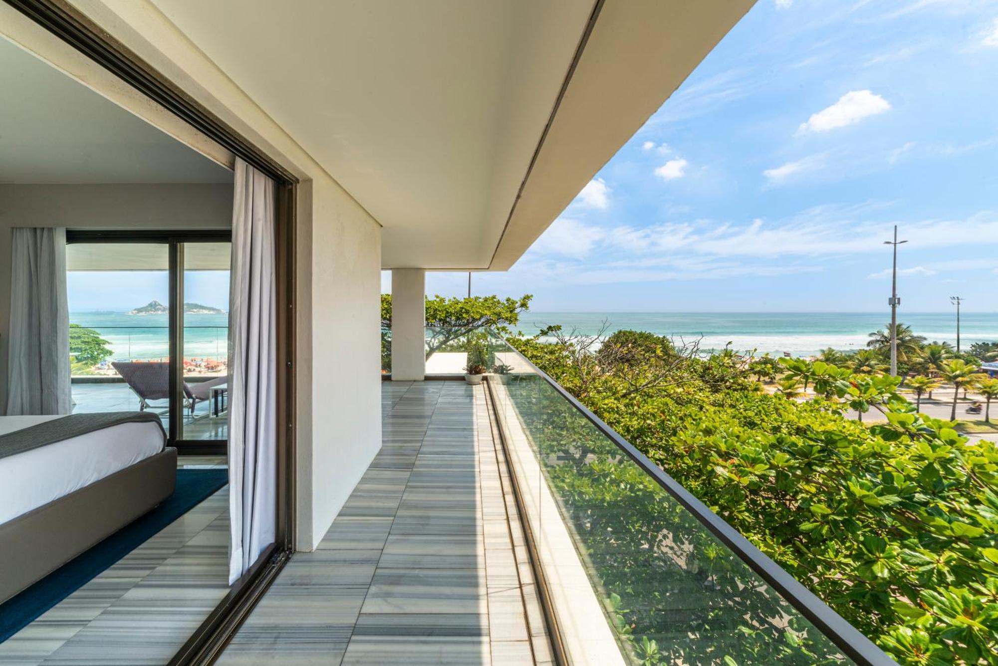 Lifestyle Laghetto Collection Hotel Rio de Janeiro Exterior foto Balcony of a suite at the hotel